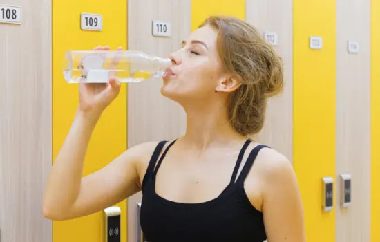 Bajar de peso sin dietas Beber agua